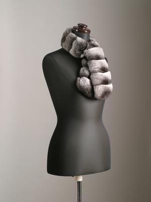 チンチラマフラー（ナチュラルカラー）毛皮、ファーのALFURNO