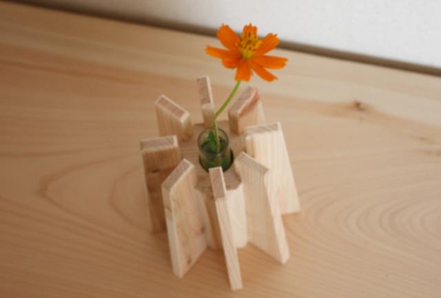 送料無料　紀州ひのき材　花入れ  八角　１２．５cmx１５cm 木製 花器　一輪挿し 花入　花瓶　の通販は