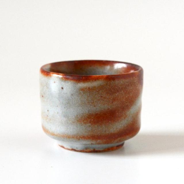 在庫限り 数量限定 手作り ロクロ 銅版 古物 おちょこ ぐい呑み 盃 紅色釉薬 日本製 おしゃれ 陶器 可愛い 新生活 おうちごはん V23 の通販はau Pay マーケット 窯元 ロングアイランド
