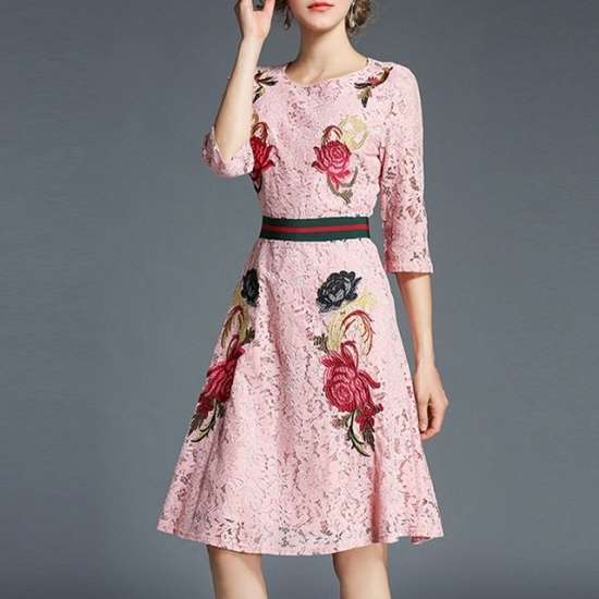 袖あり パーティードレス ワンピースドレス ワンピース ドレスワンピ お呼ばれドレス イブニングドレス 結婚式 二次会 披露宴 お呼ばれ デート 同窓会 謝恩会 食事会 ピンク ひざ丈 5分袖 Aライン フレア  レース 総レース シースルー 透け感 刺繍 花刺繍 Uネック ゴージャス