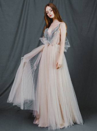 ロングドレス 演奏会 ウェディングドレス 春夏 結婚式 ベージュ バイカラー 大きいサイズ マキシ丈 ノースリーブ キャミソール Aライン Xライン 編み上げ バックシャン 透け感 シースルー チュール 20代 30代 フェミニン 大人かわいい ヴィンテージ風 ロングドレス 演奏会 ウェディングドレス 春夏 結婚式 ベージュ バイ