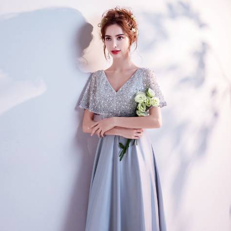 ロングドレス　ビジュー付き　ライトグレー ロングドレス ビジュー付き ライトグレー