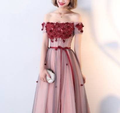 ロングドレス 赤 パーティードレス ウエディングドレス 春夏 結婚式 花嫁 披露宴 レッド 大きいサイズ ロング丈 マキシ丈 半袖 袖あり Aライン Xライン フレア 刺繍 ビーズ 花柄 透け感 ビジュー オフショルダー 20代 30代 大人かわいい フェミニン ガーリー ロングドレス 赤 パーティードレス ウエディングドレス 春夏 結婚式