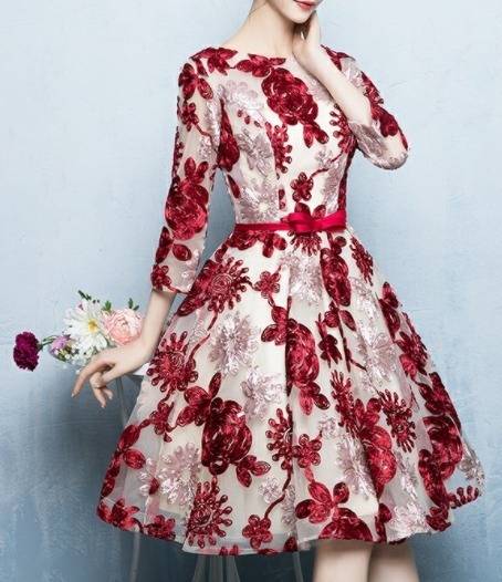 パーティードレス ブライズメイドドレス 春夏 結婚式 二次会 披露宴 レッド グレー 大きいサイズ ひざ丈 ショート丈 七分袖 長袖 袖あり Aライン Xライン フレア 刺繍 花柄 透け感 シースルー ラウンドネック 20代 30代 フォーマル フェミニン ガーリー パーティードレス ブライズメイドドレス 春夏 結婚式 二次会 披露宴