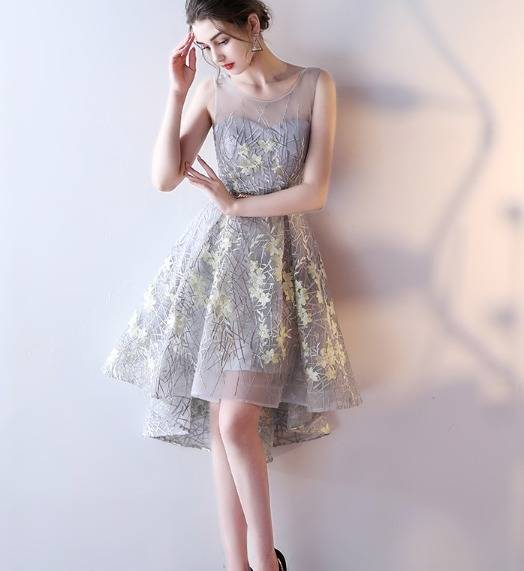 パーティードレス イブニングドレス 春夏 結婚式 二次会 披露宴 グレー 大きいサイズ ひざ丈 ショート丈 ノースリーブ 袖なし Aライン Xライン フレア 刺繍 レース 花柄 透け感 シースルー ラウンドネック 20代 30代 フォーマル フェミニン ガーリーの通販は 7,700円