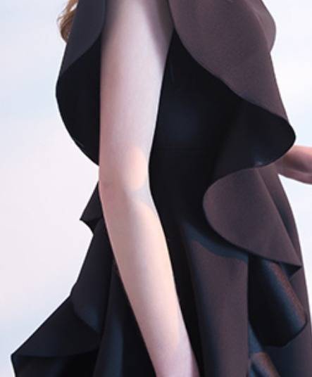 パーティードレス エレガント フリル ノースリーブ クールネック 不