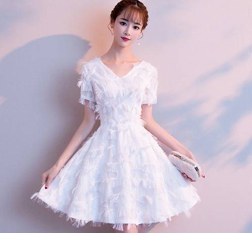 パーティードレス ?ネック 半袖 スリム ミニ丈 フリンジ ふんわり 無地 エレガント ホワイト パーティー 結婚式 二次会 お呼ばれ