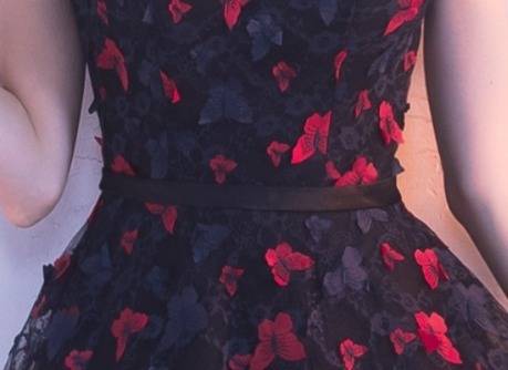 パーティードレス ショート 花柄 黒 スタンドカラー ハイネック