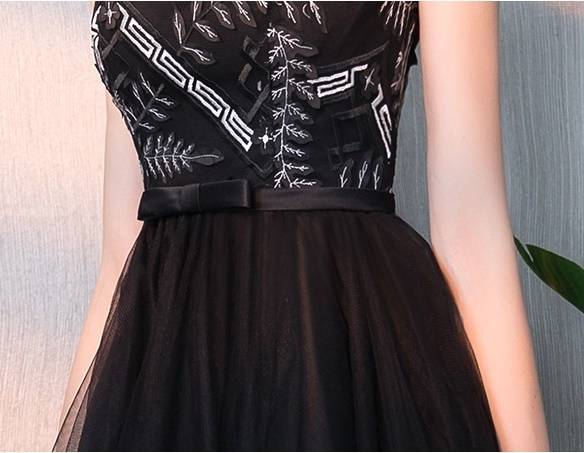 パーティードレス お呼ばれ 結婚式 謝恩会 春夏 黒 大きいサイズ ミニ丈 ひざ丈 半袖 袖あり フィッシュテール シフォン チュール Xライン フレア 刺繍 幾何学 シースルー 透け感 30代 20代 ハイネック モード シンプル エレガント パーティードレス お呼ばれ 結婚式 謝恩会 春夏 黒 大きいサイズ ミニ