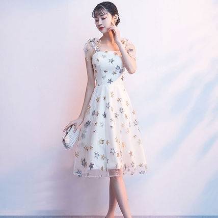 パーティードレス ワンピースドレス 春夏 デート 記念日 女子会 ホワイト 大きいサイズ ひざ丈 ひざ下丈 ノースリーブ 袖なし Aライン Xライン フレア 刺繍 星柄 スター スパンコール 透け感 シースルー 20代 30代 大人かわいい フェミニン ガーリー パーティードレス ワンピースドレス 春夏 デート 記念日 女子会