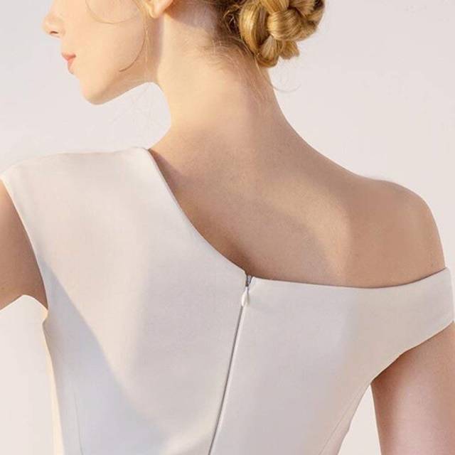 パーティードレス 無地 ワンショルダー 肩出し ノースリーブ タイト 膝丈 ミニ丈 アシンメトリー スリム ３色 エレガント パーティー パーティードレス 無地 ワンショルダー 肩出し ノースリーブ タイト 膝