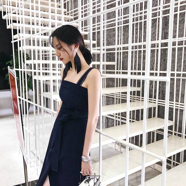 ワンピースドレス タイトドレス お呼ばれドレス 春夏 デート 女子会 同窓会 黒 大きいサイズ ひざ下丈 ミモレ丈 ノースリーブ 袖なし Iライン タイト ウエストマーク リボン スリット 無地 20代 30代 大人かわいい シンプル きれいめ こなれ感 ワンピースドレス タイトドレス お呼ばれドレス 春夏 デート 女子会