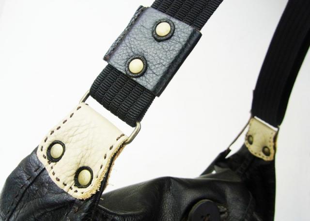 カエル　レザーバッグ　フロッグハンズブラック カエル レザーバッグ フロッグハンズブラックの通販はau PAY