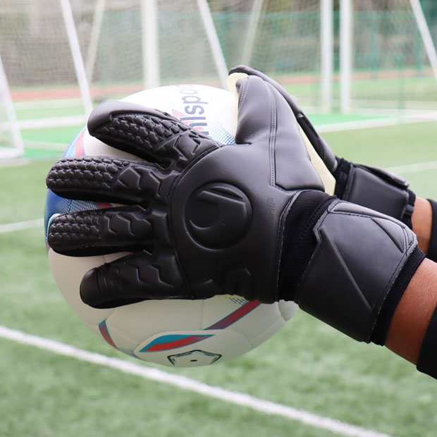 コンフォート アブソルートグリップ ハーフネガティブ ブラック Uhlsport ウール サッカーフットサルゴールキーパーグローブの通販はau Pay マーケット Kemari87 Kishispo サッカーフットサル専門店