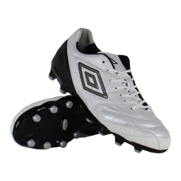 アクセレイター Kl Wide Hg ホワイト ブラック Umbro アンブロ サッカースパイクuu2oja13wbの通販はau Pay マーケット 最大1000円オフクーポン配布中 5 26 9 59まで Kemari87