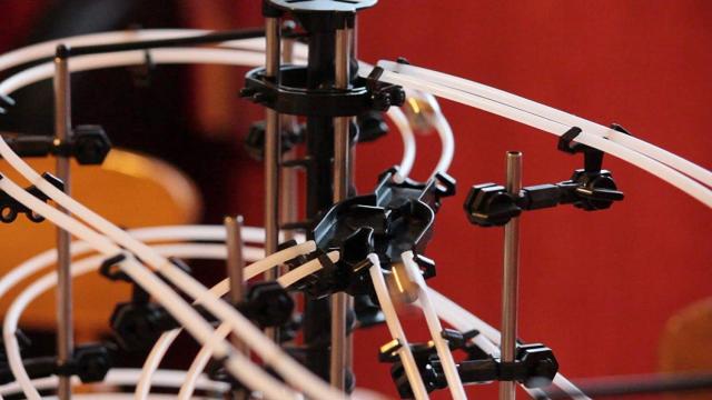 スペースレール 無限ループ パズル 脳トレ ジェットコースターのような未来的知育玩具 インテリアとしても存在感大 レベル４ の通販はau Pay マーケット Ctc Outdoorストア