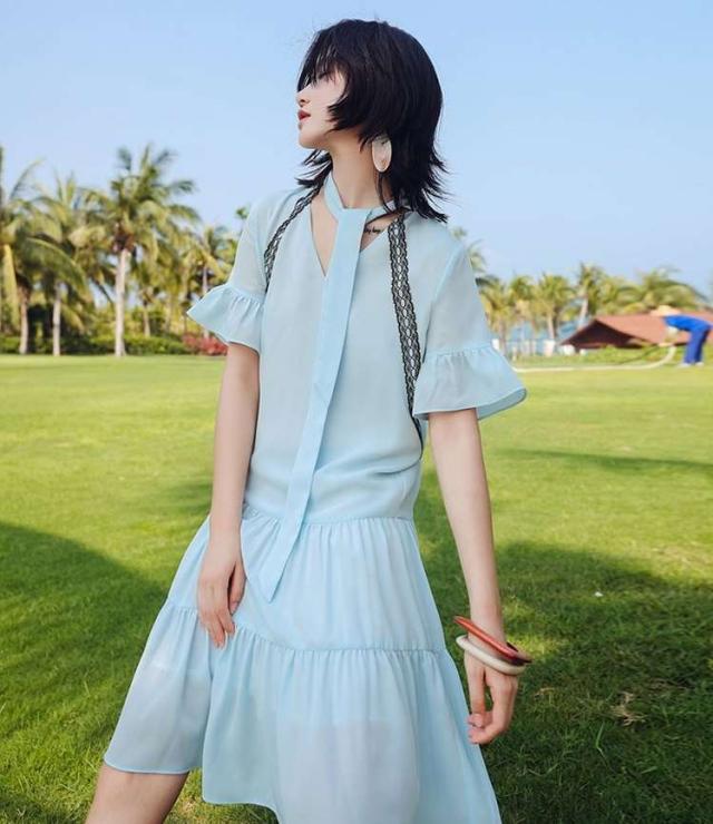 韓国 オルチャン ワンピース 夏 ガーリー 爽やか ワンピース 個性 フリル 青 ブルー レース やみかわ スカーフ ひざ丈の通販はau Pay マーケット Happy Toon Wowma店