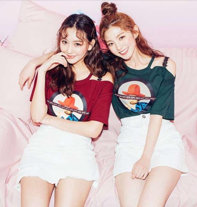 韓国 オルチャン トップス オープンショルダー アシンメトリー Tシャツ プリント 可愛い 繊細ストラップ ゆったりシルエットの通販はau Pay マーケット Happy Toon Wowma店