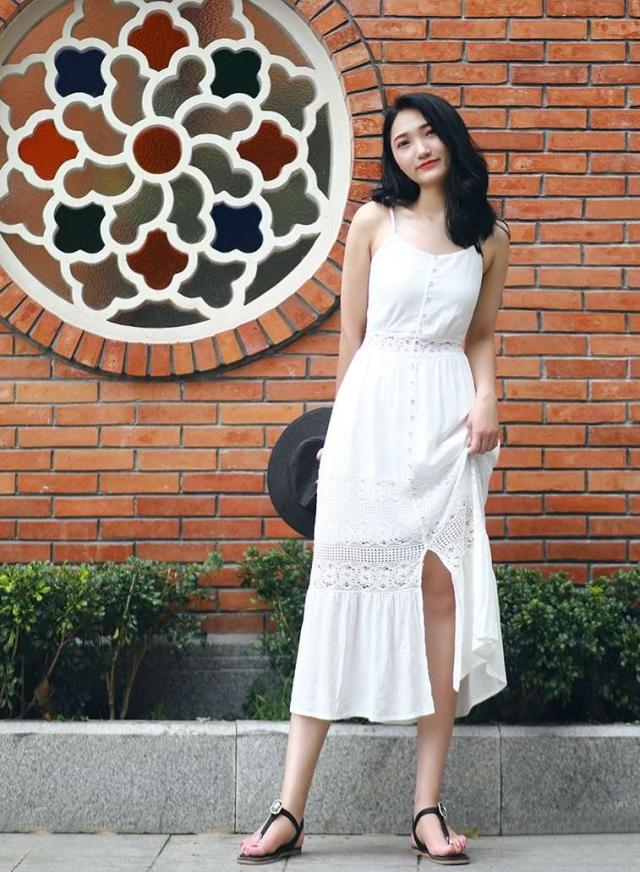 韓国 オルチャン ワンピース 夏 ロング キャミソール レース 花柄レース 透かしレース フロントボタン バッグリボン 可愛い 白の通販はau Pay マーケット Happy Toon Wowma店