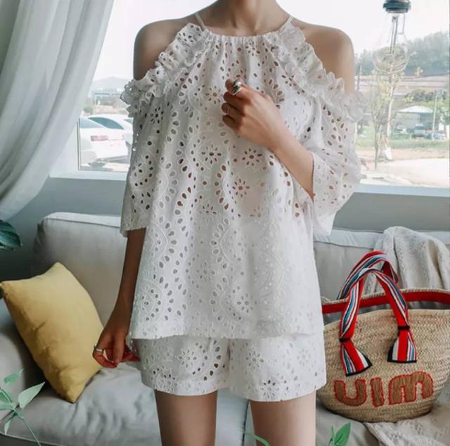パンチングレースセットアップ レディース セットアップ ショルダーオープン カットワークレース ショートパンツ コットン ナチュラル の通販はau Pay マーケット Sayurio