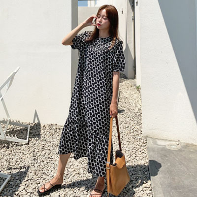 モノトーン プリントワンピース ロングワンピース 柄 チェーン柄 半袖 襟付き レトロ すそフリル モノクロ 白 黒 ゆったり 大きいサイズ の通販はau Pay マーケット Solare Shop