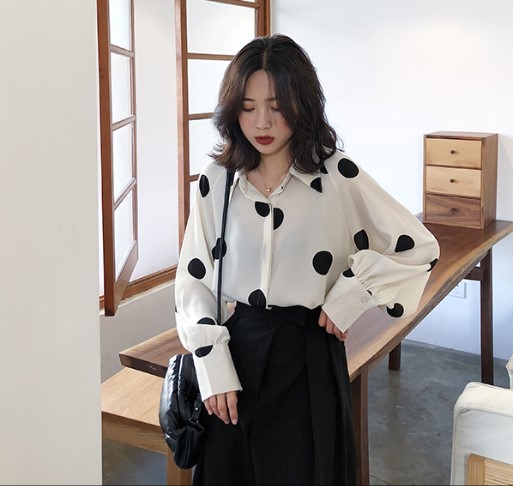 レトロ 大きめドット ブラウス シャツ レディース ドット柄 ドット トップス クラシカル オシャレ モノトーン アクセント Yシャツ とろみの通販はau Pay マーケット Solare Shop