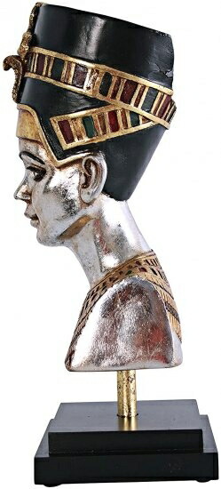 Egyptian Queen Nefertiti Statue on Museum Mount_2