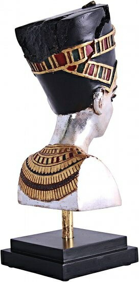 Egyptian Queen Nefertiti Statue on Museum Mount_4