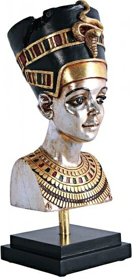 Egyptian Queen Nefertiti Statue on Museum Mount_6