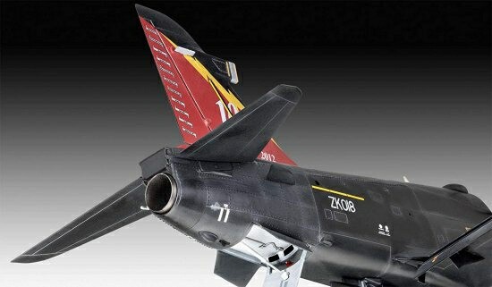 ドイツレベル 1/32 イギリス空軍 BAe ホーク T2 プラモデル 03852の 