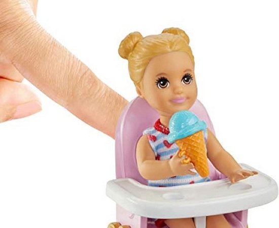 Barbie バービー Skipper Babysitters Inc.ベビーシッタースキッパードール、飼育機能付きの幼児人形、ハイチェア、三輪車、3歳から7歳の子供向けの食品をテー_3