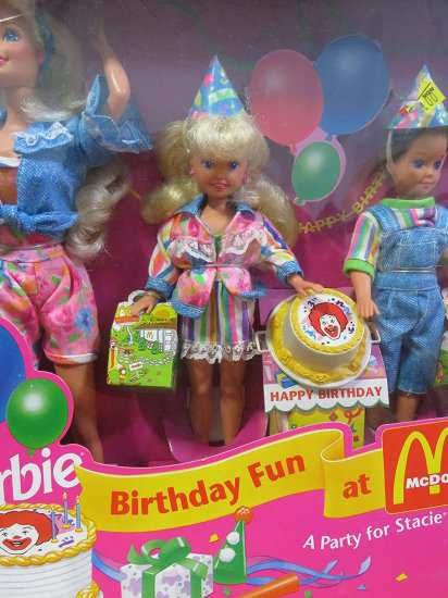 Barbie マクドナルドでのバービーの誕生日の楽しみ - ステイシー ...