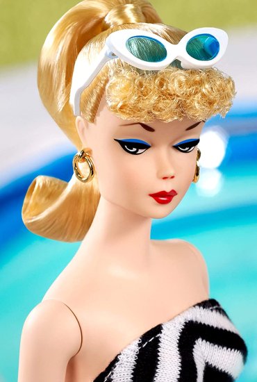 Barbie バービーシグネチャーマテル75周年記念人形、オリジナルの1959年の黒と白の水着の人形の再現、手首タグ、コレクターへのギフト、マルチ_1