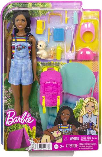 Barbie バービーそれは、ペットの子犬、バックパック、寝袋、10のキャンプアクセサリーを備えた2つの「ブルックリン」キャンプドール（ブ