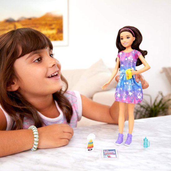 Barbie バービースキッパーのベビーシッター人形、黒い髪_1
