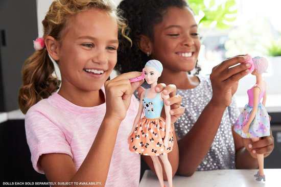 Barbie バービーの色は7つの驚きで人形を明らかにします。 4つの