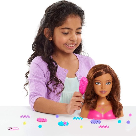 Barbie バービーファッショニスタ8インチスタイリングヘッド、茶色の髪、20個のピース??には、スタイリングアクセサリー、子供向けのヘアスタイリング、ただ遊_1