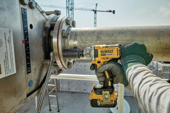 DEWALT デウォルト 20V MAX* Cross Line Green Laser, Tool Only (DCLE34020GB) Dewalt デウォルト 20V MAX Combo Kit, Compact 4-Tool (DCK421D2)