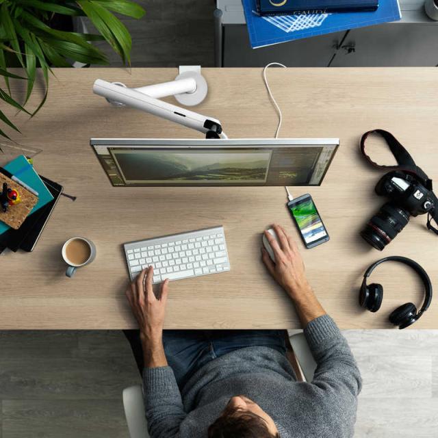 COLEBROOKBOSSONSAUND　Flo スプリング式 シングルモニターアーム ホワイト ホワイト　CBSFLOWHITEの通販は