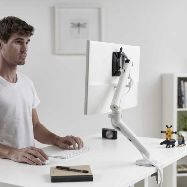 COLEBROOKBOSSONSAUND　Flo スプリング式 シングルモニターアーム ホワイト ホワイト　CBSFLOWHITEの通販は