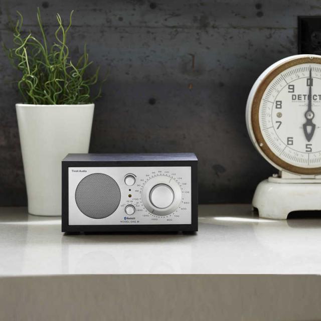 TIVOLIAUDIO　Model One BT｜ AM/ ワイドFM/ Bluetooth テーブルラジオ スピーカー ［Bluetooth対応］ Silver-Black　M1BT-1435-JP_2