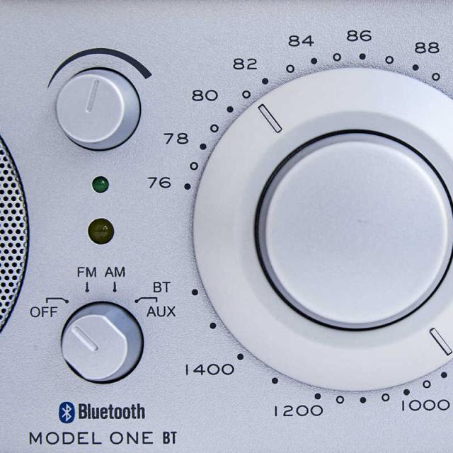 TIVOLIAUDIO　Model One BT｜ AM/ ワイドFM/ Bluetooth テーブルラジオ スピーカー ［Bluetooth対応］ Silver-Cherry　M1BT-1455-JP_8