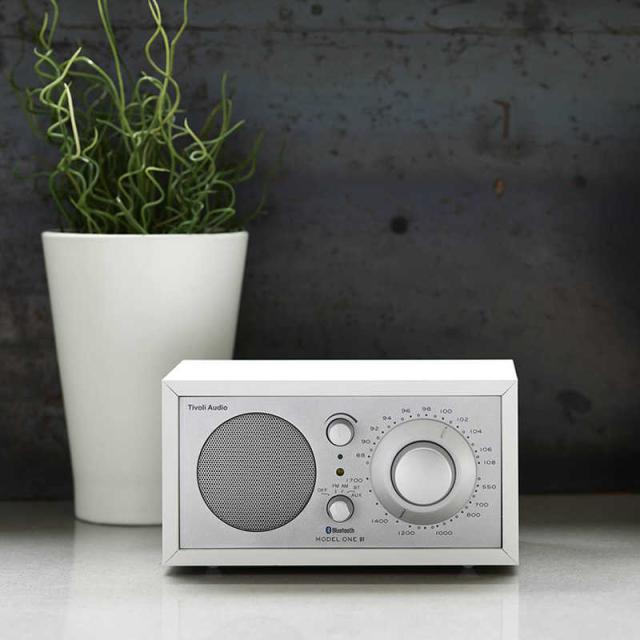 TIVOLIAUDIO　Model One BT｜ AM/ ワイドFM/ Bluetooth テーブルラジオ スピーカー ［Bluetooth対応］ Silver-White　M1BT-1770-JP_2