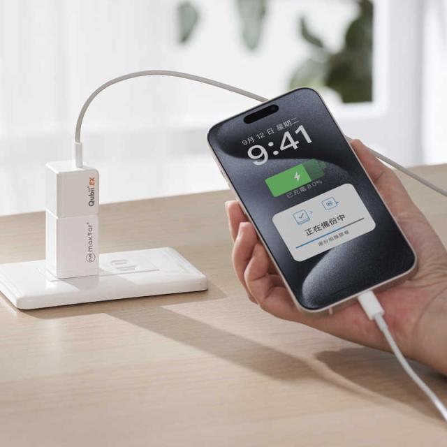 MAKTAR　PD充電対応、高速バックアップストレージ(メモリ内蔵)512GB パールホワイト　MKPQE-W-512_1