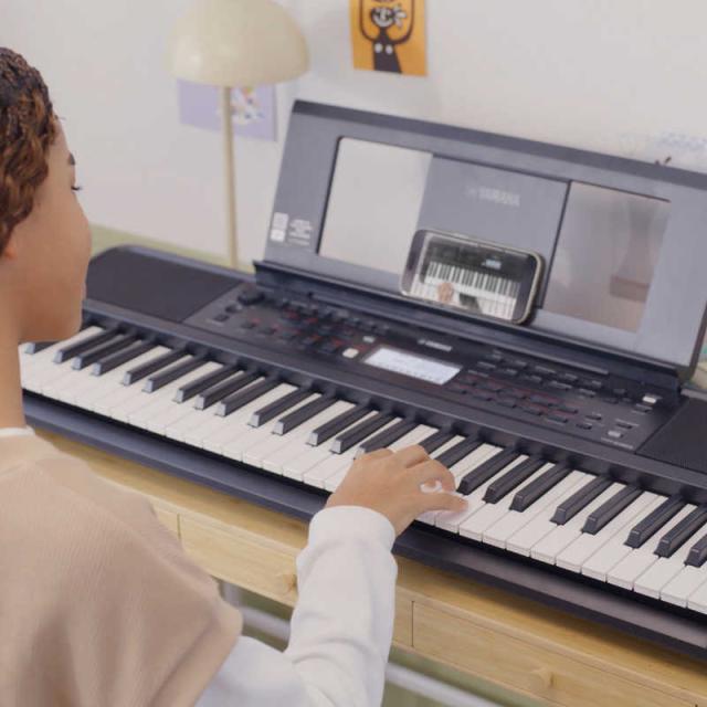 ヤマハ YAMAHA ポータブル 電子キーボード ［61鍵盤］ PSR-E383の通販