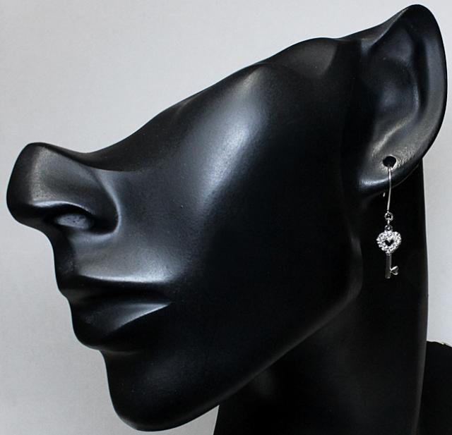 片側のみ ポンテヴェキオ ダイヤ 0.1ct ピアス K18WG カギ ハート  