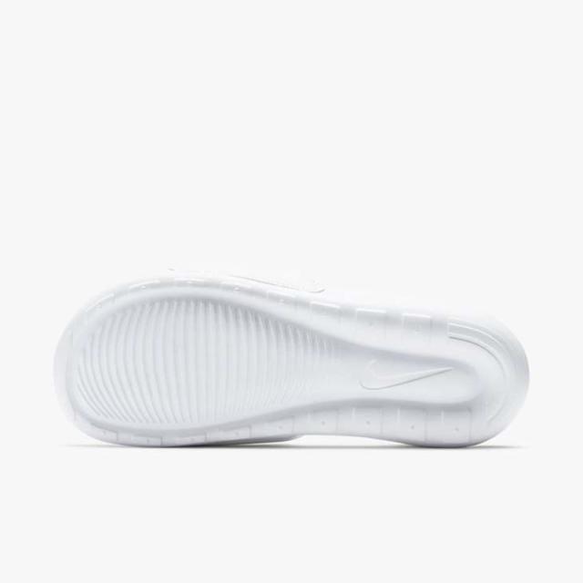 Nike ホワイト スポーツサンダル Nike ホワイト キャニオンサンダル スポーツサンダル 24.0
