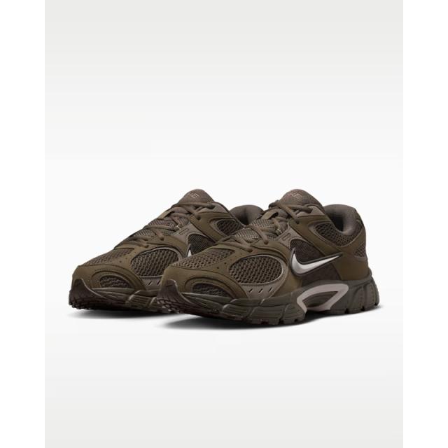 ナイキ スニーカー メンズシューズ NIKE V5 RNR ローカット シューズ スポーティ 男性 レトロランスタイル Y2K メンズ靴 メンズスニーカー メンズ靴 運動靴 紳士靴 オリーブ色 グリーン スポカジ スポーツMIX ナイキ靴 ブランド nike くつ/II6292-200