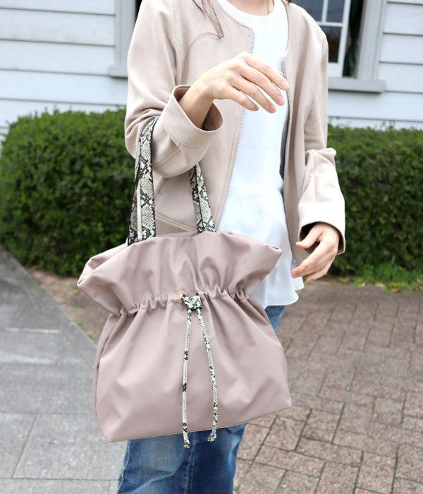 ナイロン トート 巾着 ショルダーバッグ レディース 大人 パイソン 通勤バッグ ドローストリング 巾着型 軽い 大きめ Otona 上品 Gradの通販はau Pay マーケット アクセサリーグレイス