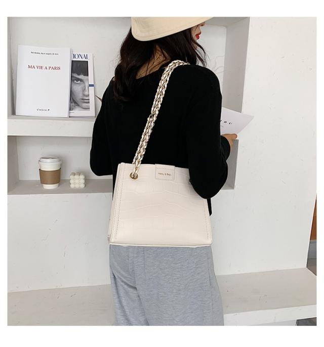 カジュアルバッグ レディース ショルダーバッグ ワンショルダー クロコ型 オフィスカジュアル エレガント 上品 オトナ女子 おしゃれの通販はau Pay マーケット An Allure レディース ファッション